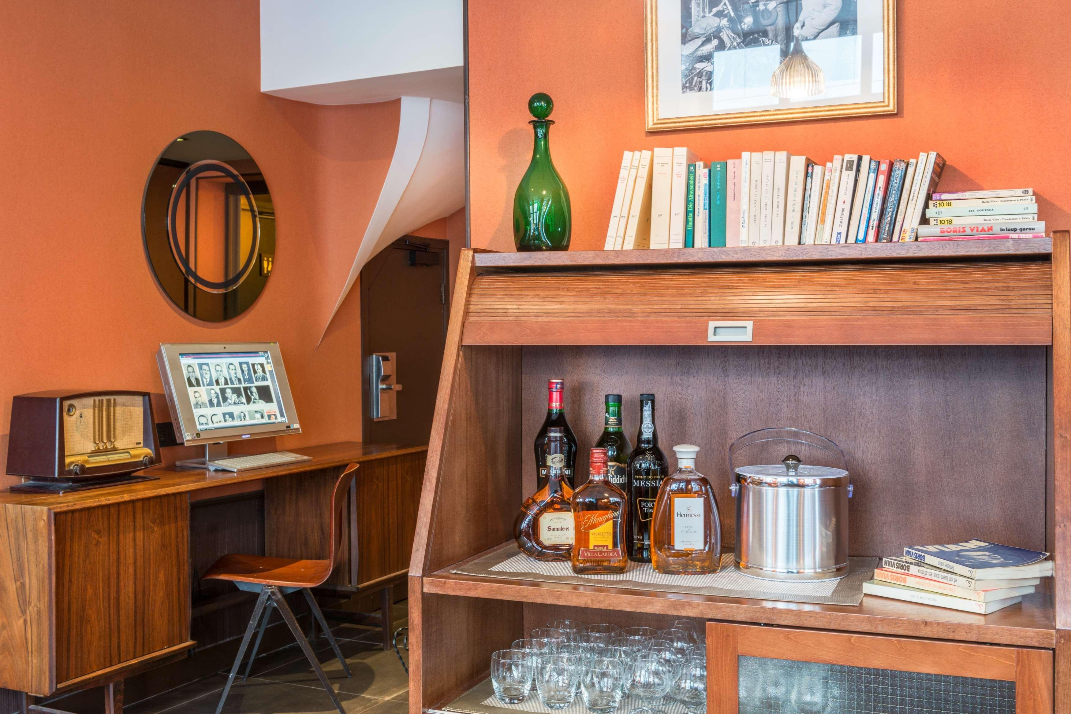 Hotel Boris V. By Happyculture Levallois-Perret Bagian luar foto