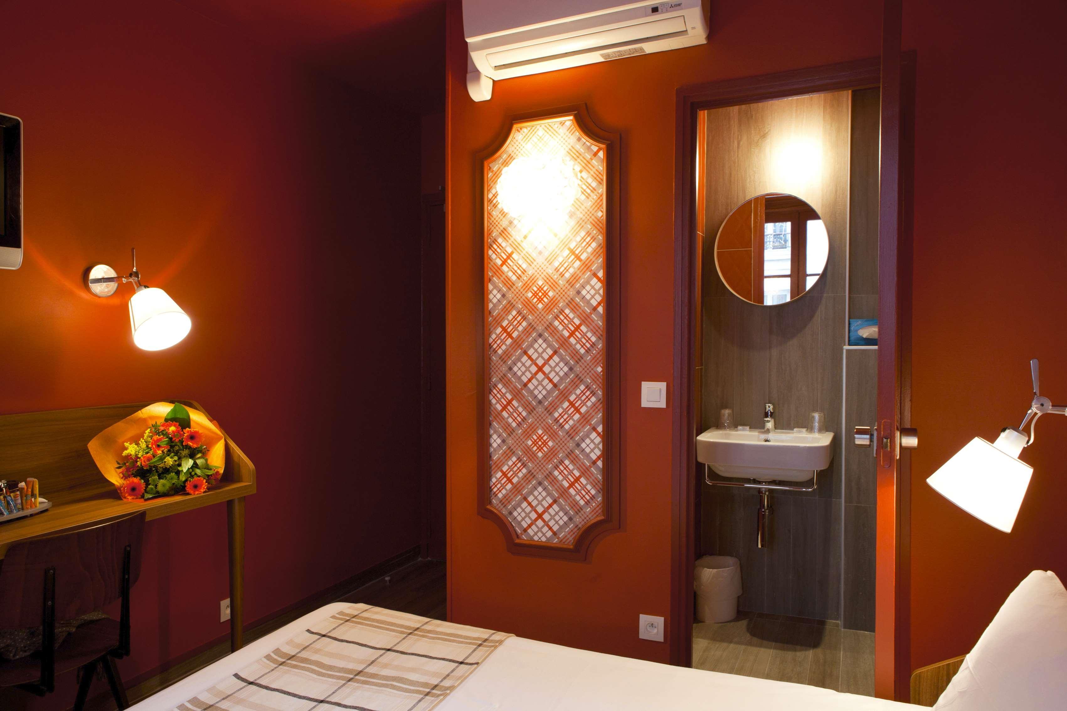 Hotel Boris V. By Happyculture Levallois-Perret Bagian luar foto