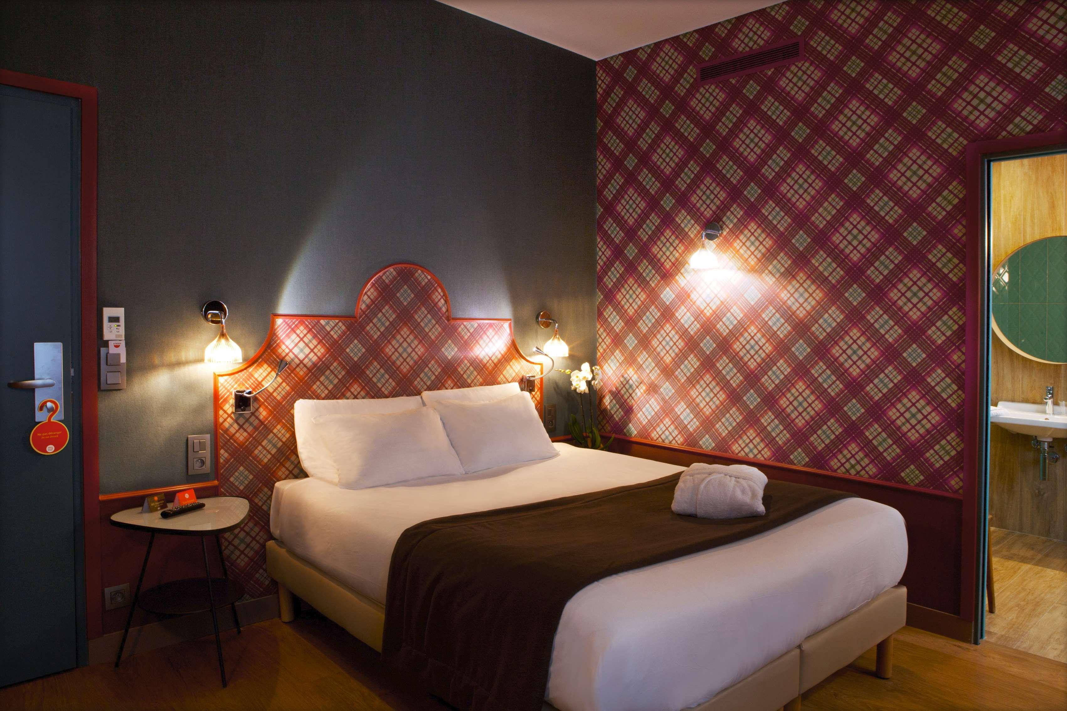Hotel Boris V. By Happyculture Levallois-Perret Bagian luar foto