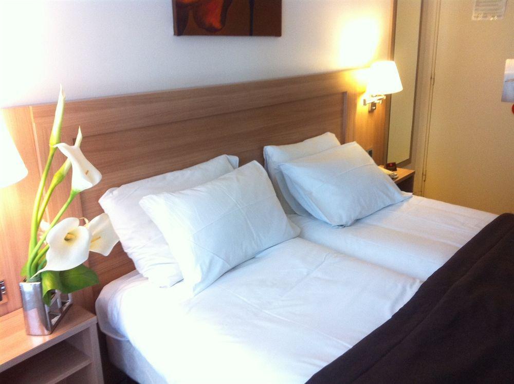Hotel Boris V. By Happyculture Levallois-Perret Bagian luar foto